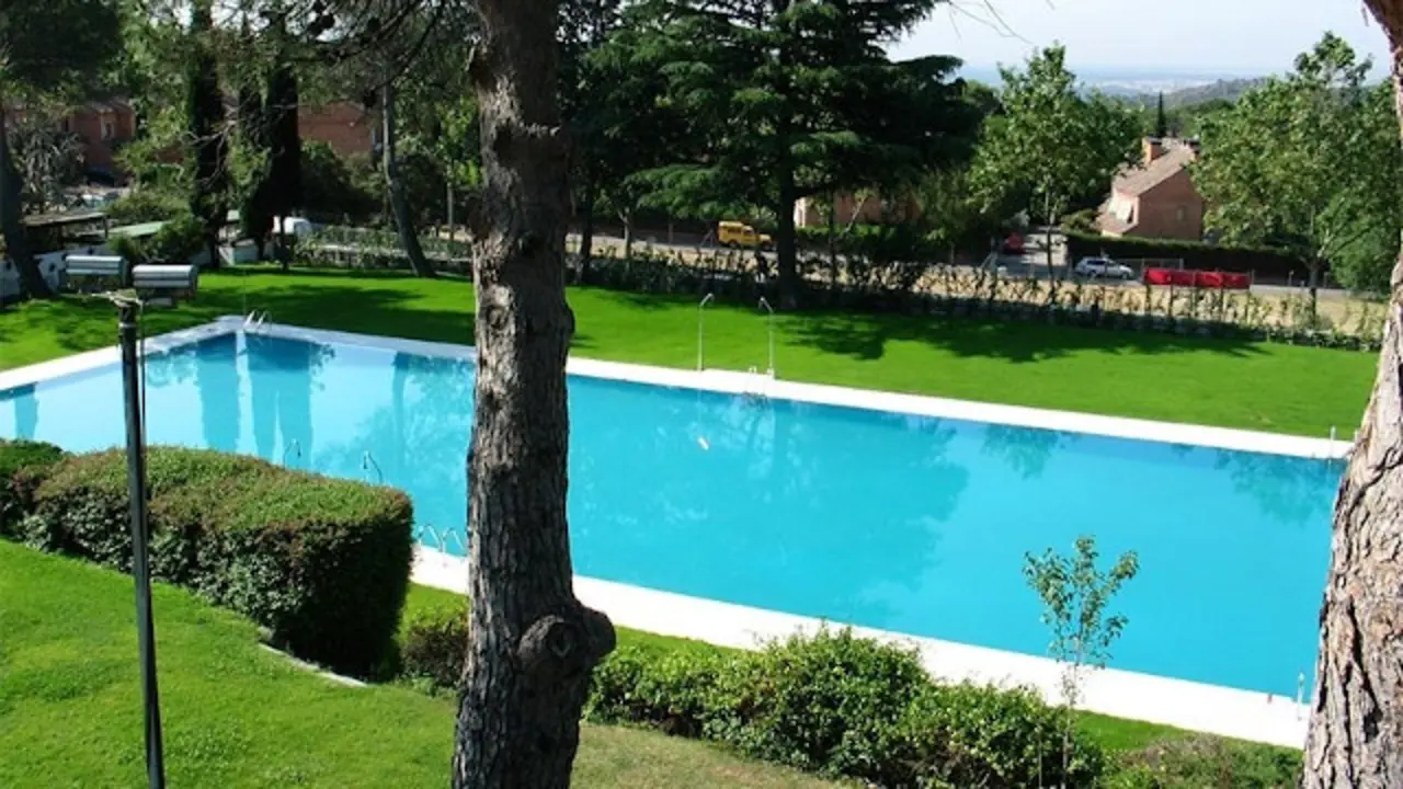 Generated by  IJG JPEG Library