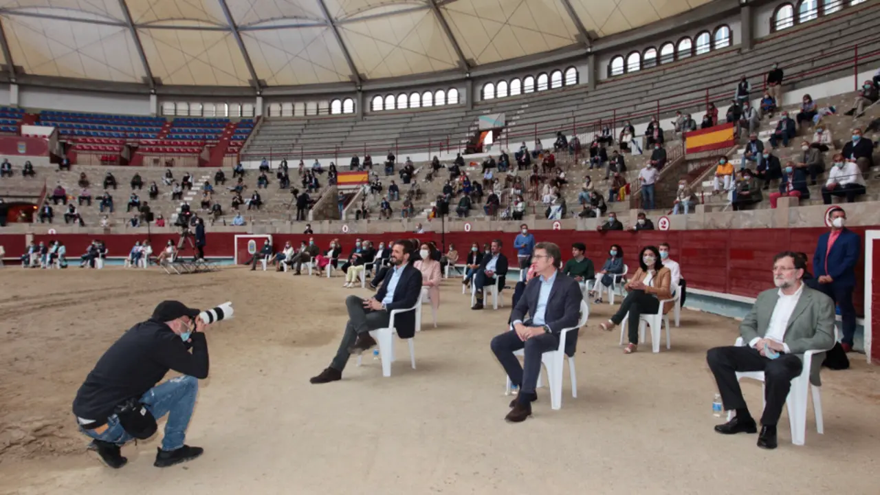 O mitin celebrado polo PP este sábado na Praza de Touros de Pontevedra estivo marcado polas medidas de seguridad contra o covid-19. RAFA FARIÑA