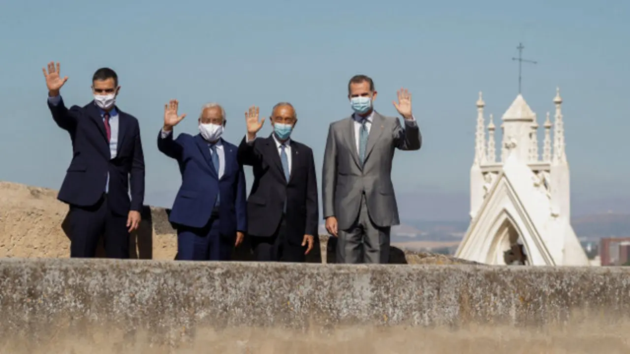 Sánchez, Costa, Sousa e o Rei, en Badaxoz. BALLESTEROS  (Efe)