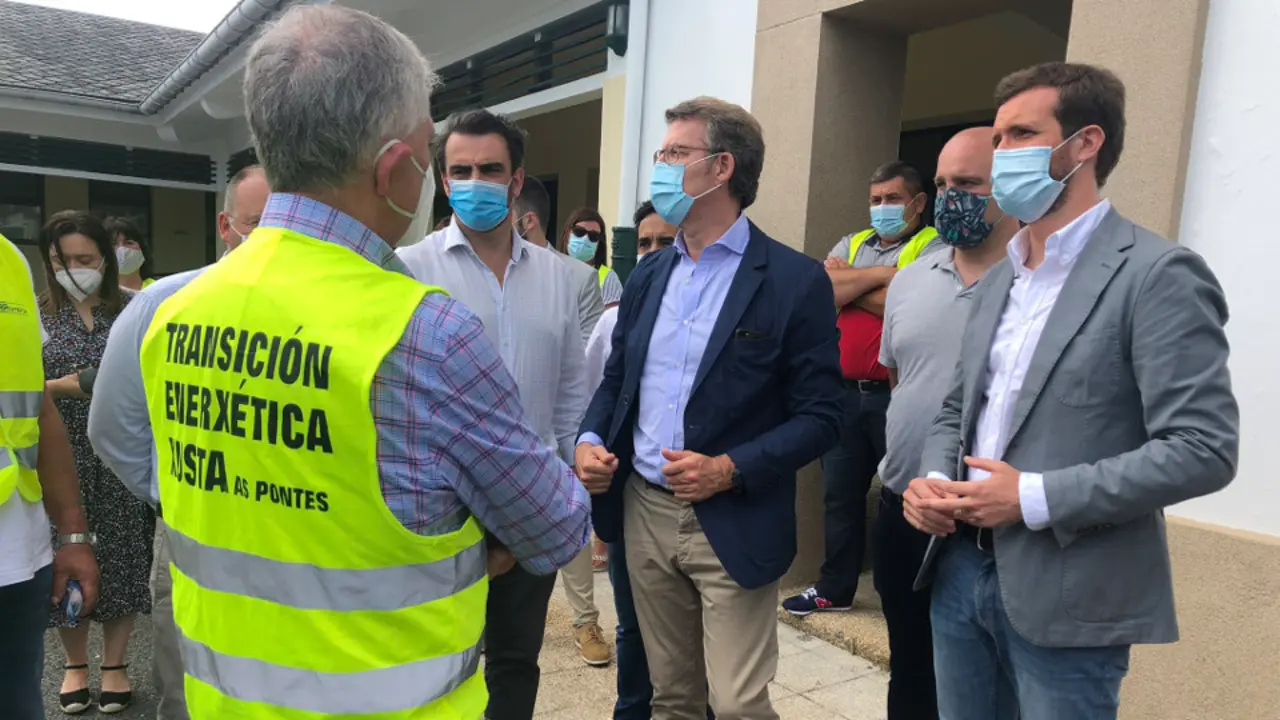 Feijóo y Pablo Casado, en As Pontes. TWITTER (DiegoCalvoPouso)