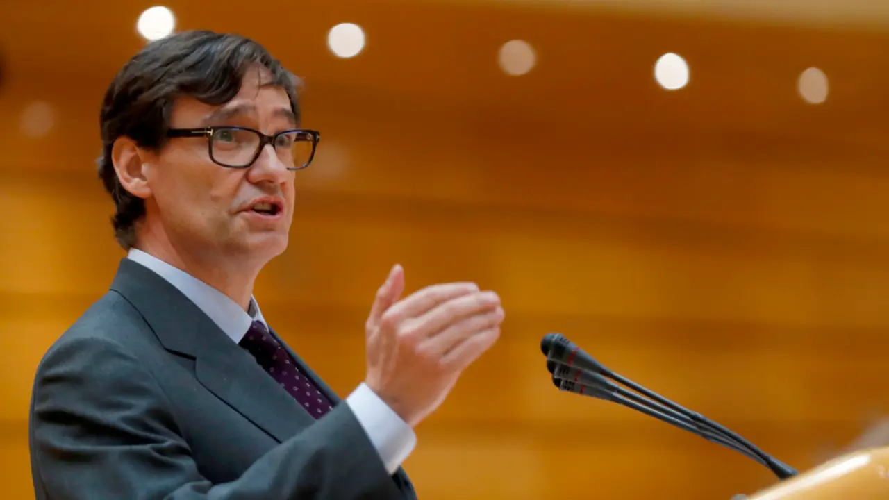 Salvador Illa, durante una sesión de control al gobierno en el Pleno del Senado. J.J. GUILLÉN (EFE)