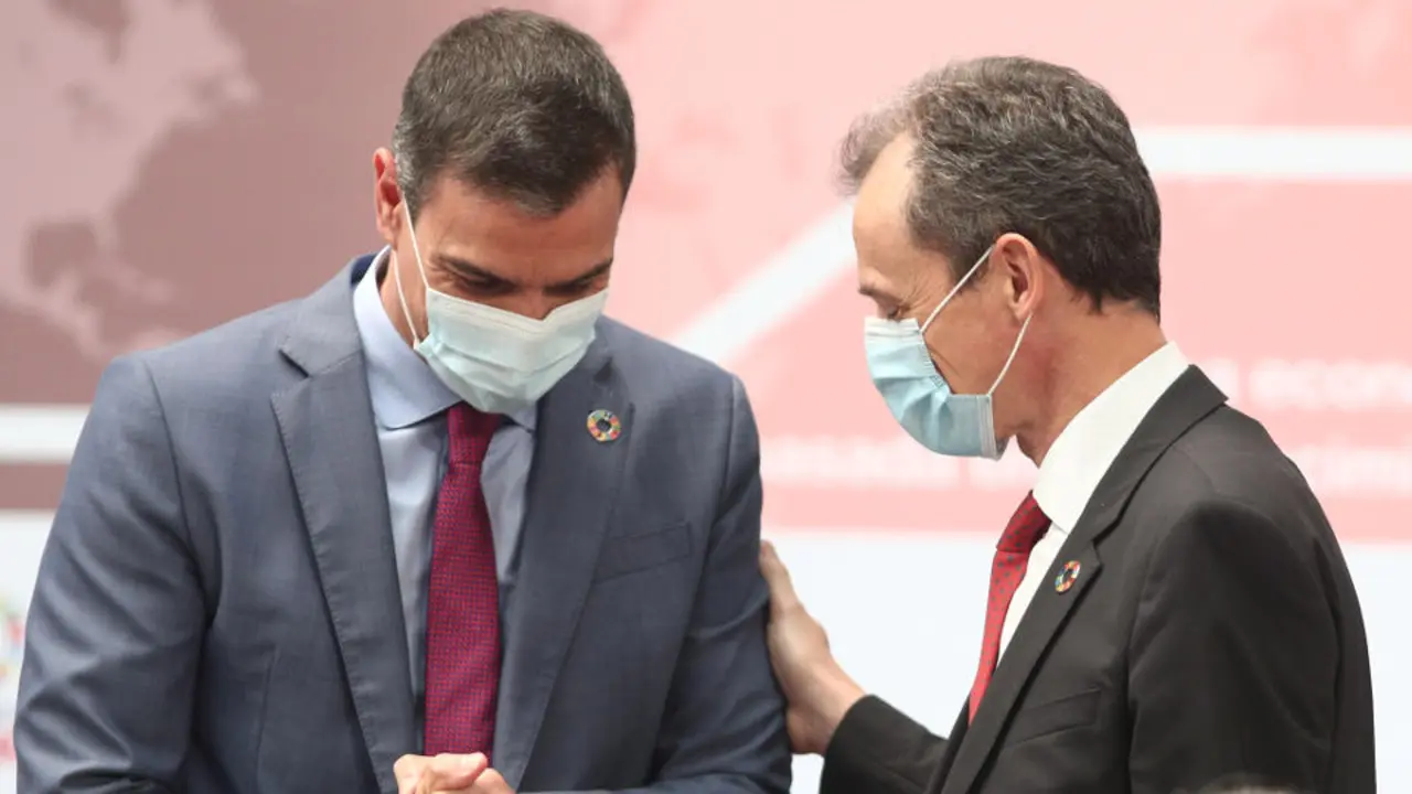 Pedro Sánchez co ministro de Ciencia e Innovación, Pedro Duque na presentación do Plan. EUROPA PRESS.