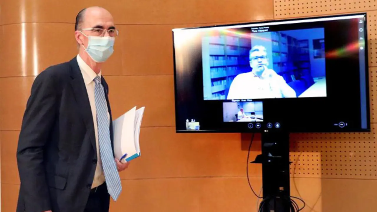 Almuiña informa sobre el brote de A Mariña. ELISEO TRIGO