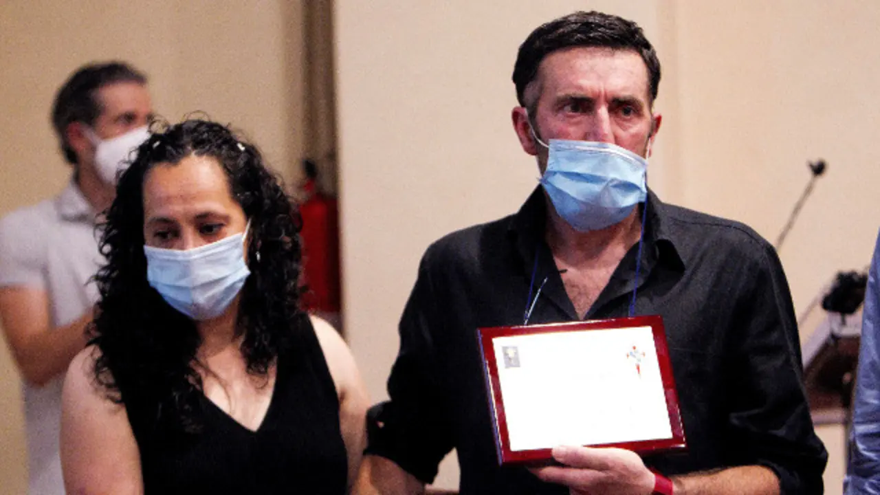 Alejandro Gómez en un momento del homenaje que recibió este sábado en Vigo. EFE