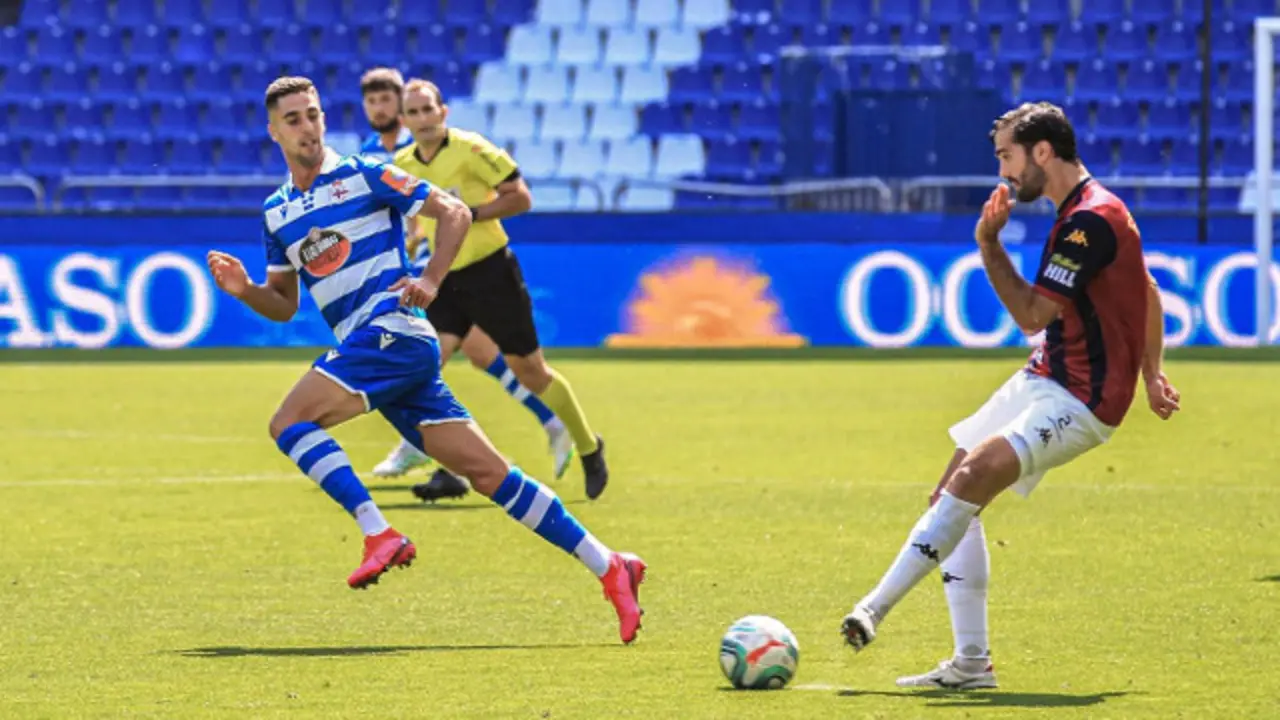 Un lance del encuentro disputado en Riazor. RC DEPORTIVO