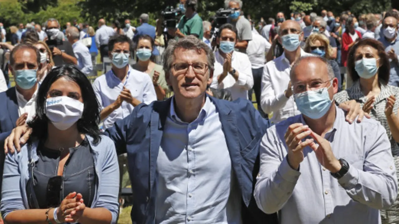 Feijóo, junto a los cuatro líderes provinciales. LAVANDEIRA JR