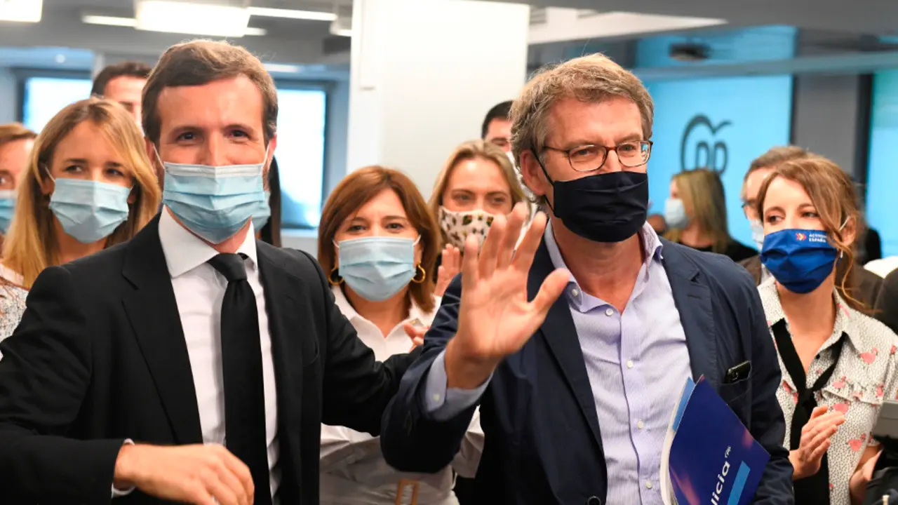 Pablo Casado y Alberto Núñez Feijóo, a su llegada a la reunión del Comité Ejecutivo Nacional del Partido Popular. VÍCTOR LERENA (EFE)