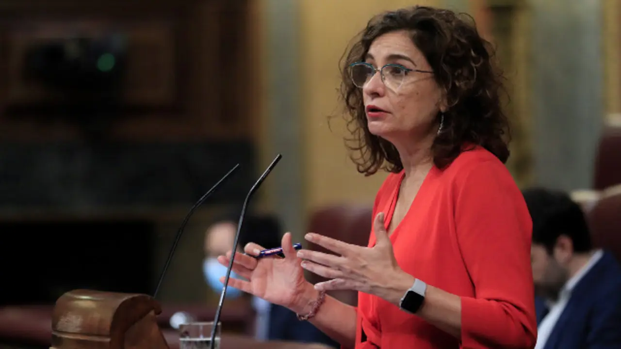 María Jesús Montero, en su intervención en el pleno. EFE