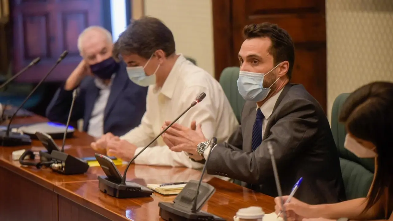 Ernest Maragall, Sergi Sabrià y Roger Torrent en la reunión del grupo de ERC en el Parlament este miércoles. MARC PUIG (ERC)