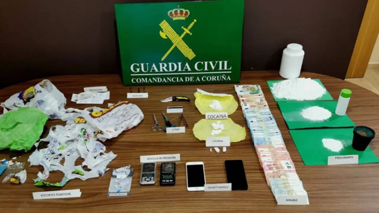 Material incautado pola Garda Civil en Cabo de Cruz. GARDA CIVIL