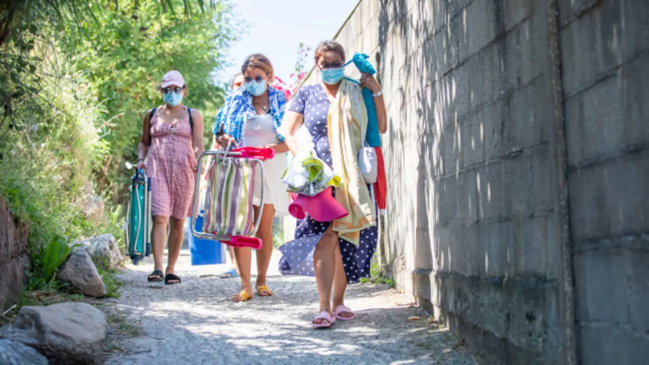 O uso da máscara tamén será obrigatorio na praia, salvo excepcións. BEATRIZ CÍSCAR