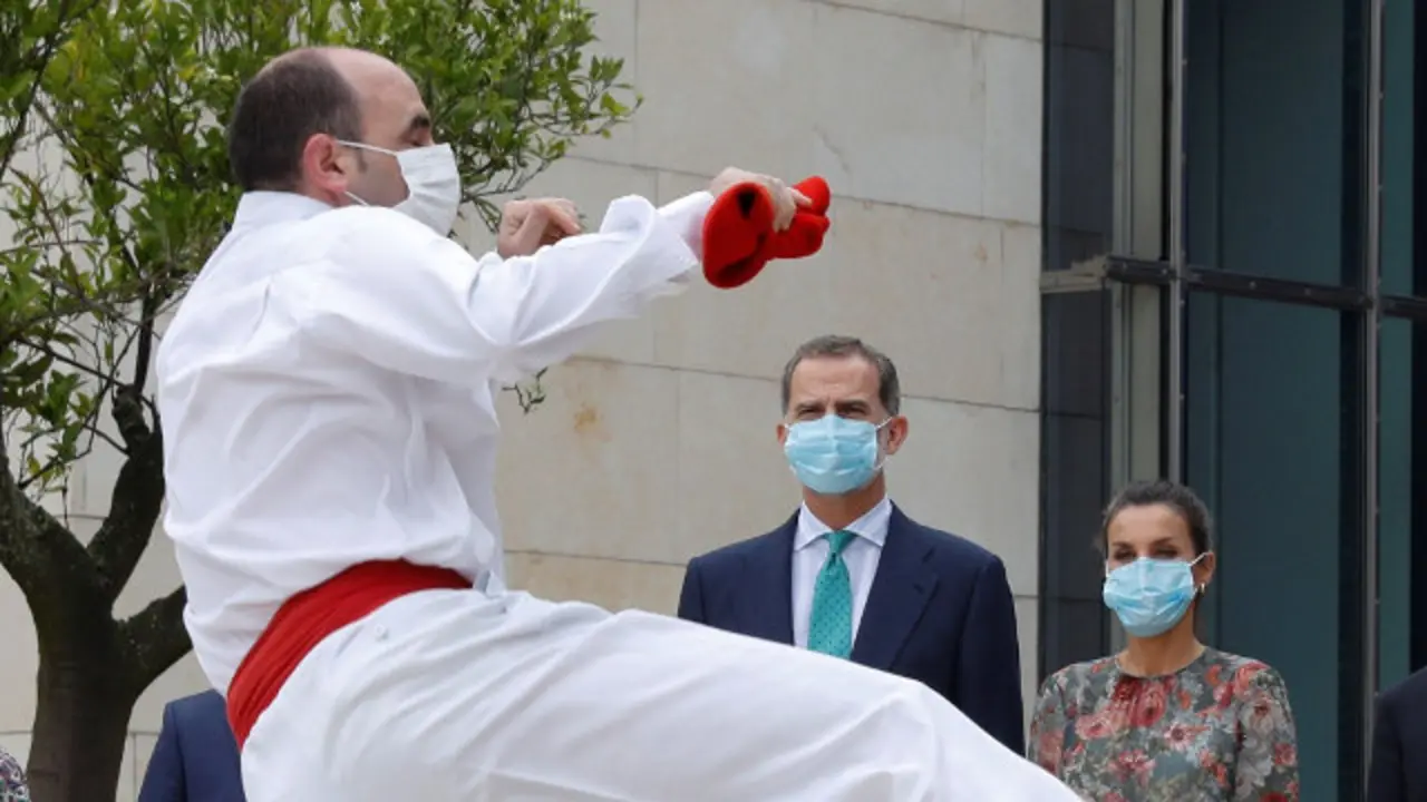 Pirueta felipista. BALLESTEROS EFE