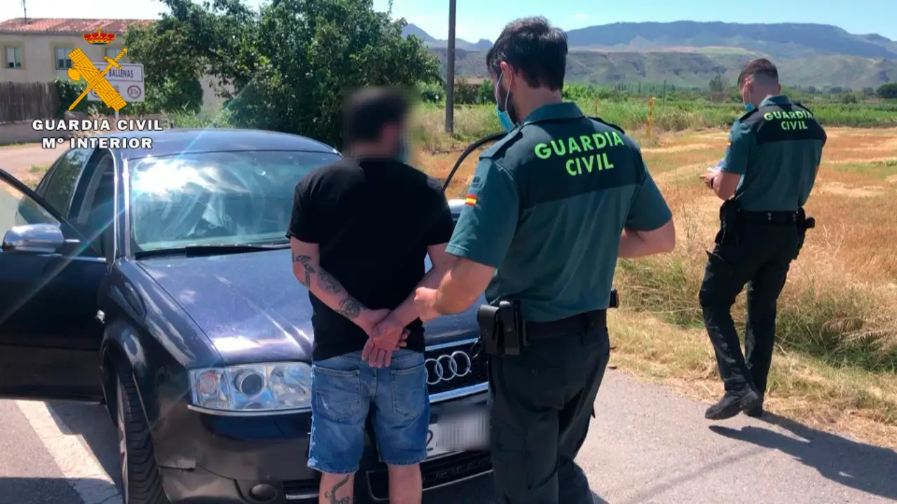 Detención del hombre que abandonó a una niña de siete años en la carretera. GUARDIA CIVIL