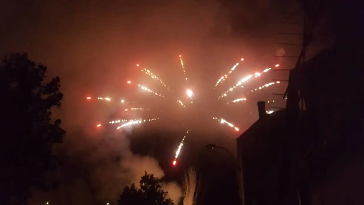 Generated by  IJG JPEG Library
Generated by  IJG JPEG Library