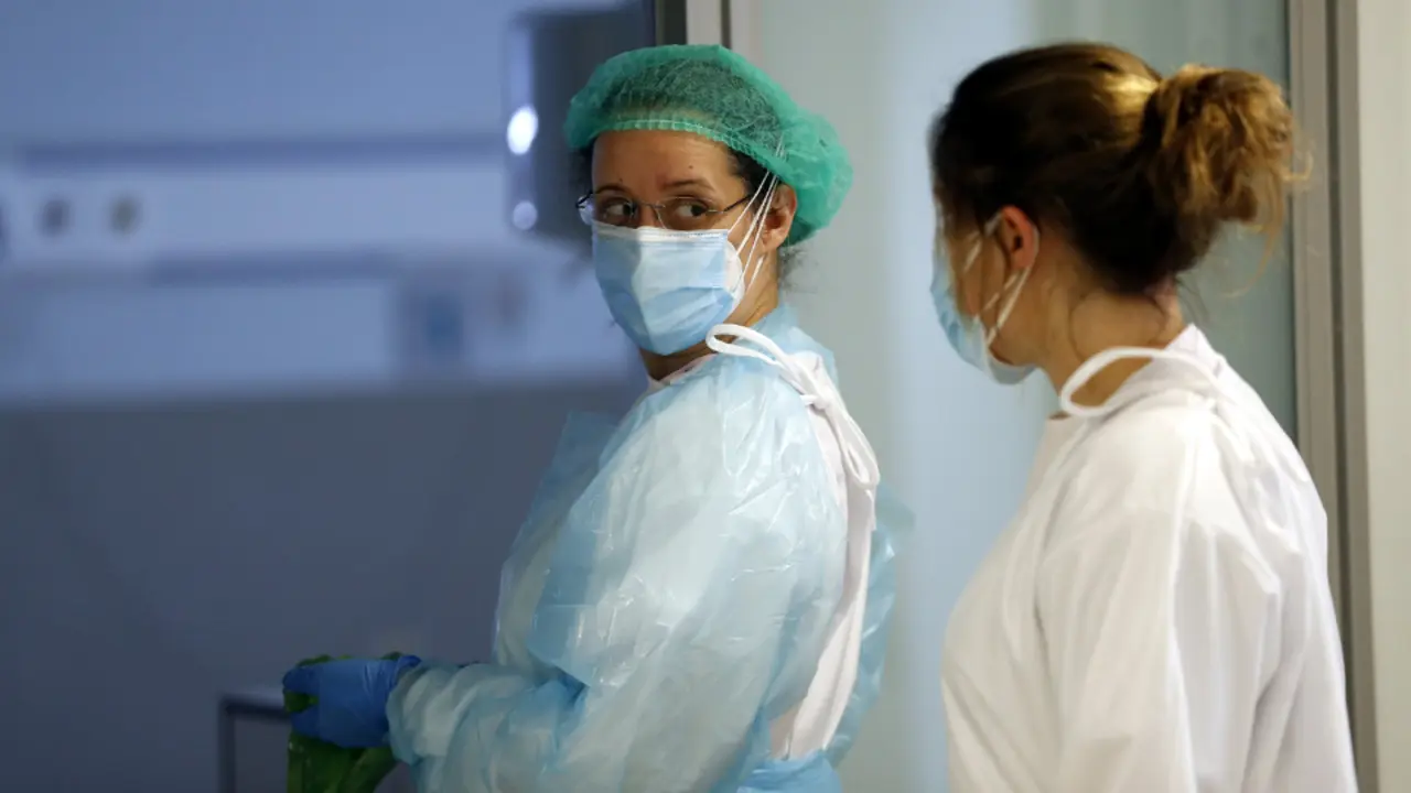 Trabajadoras en Urgencias del Hula. XESÚS PONTE