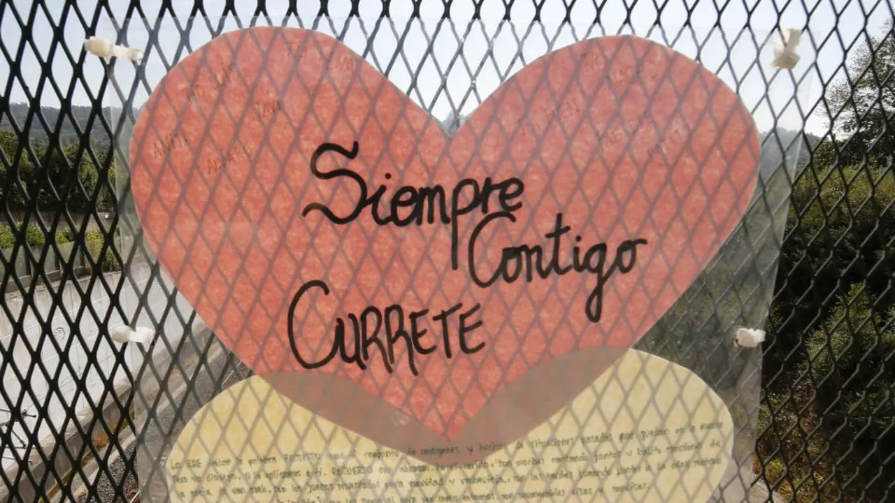 Mensajes renovados estos días sobre las vías en Angrois. LAVANDEIRA JR