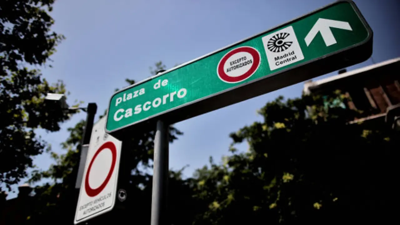 Señal en una zona de Madrid Central. EFE