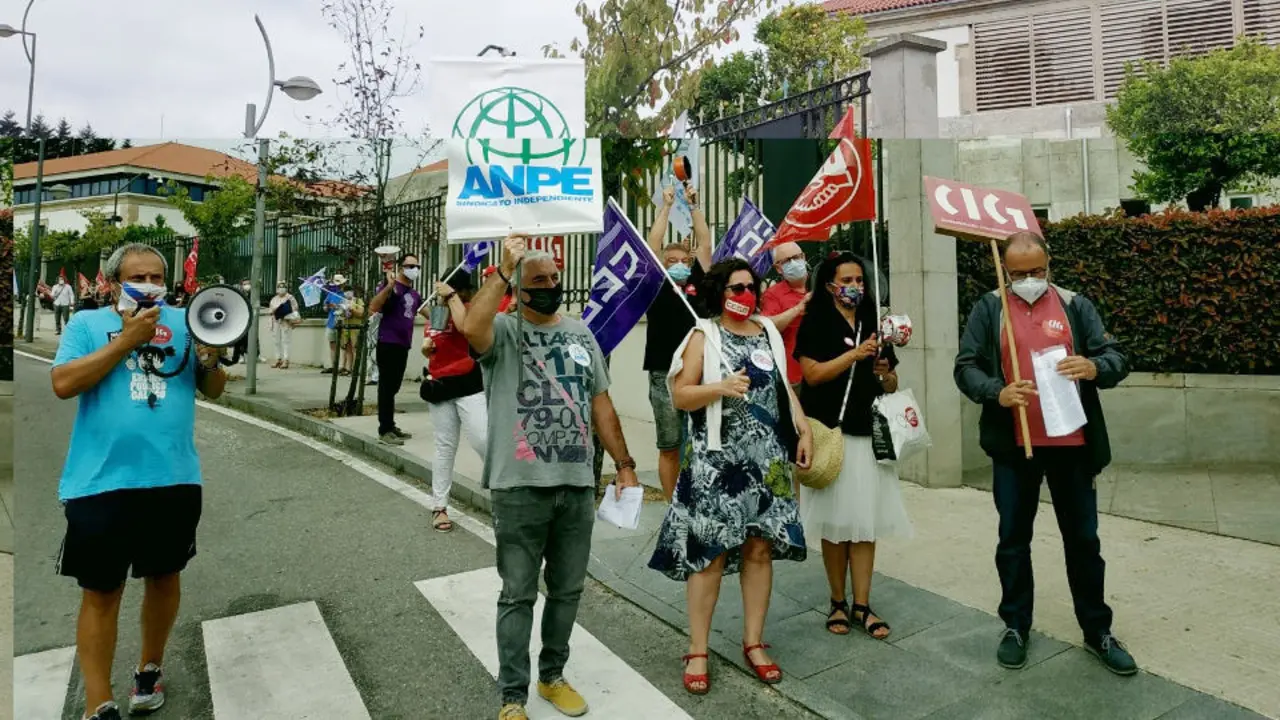 Protesta do profesorado ante a Xunta contra o protocolo do próximo curso escolar. EUROPA PRESS