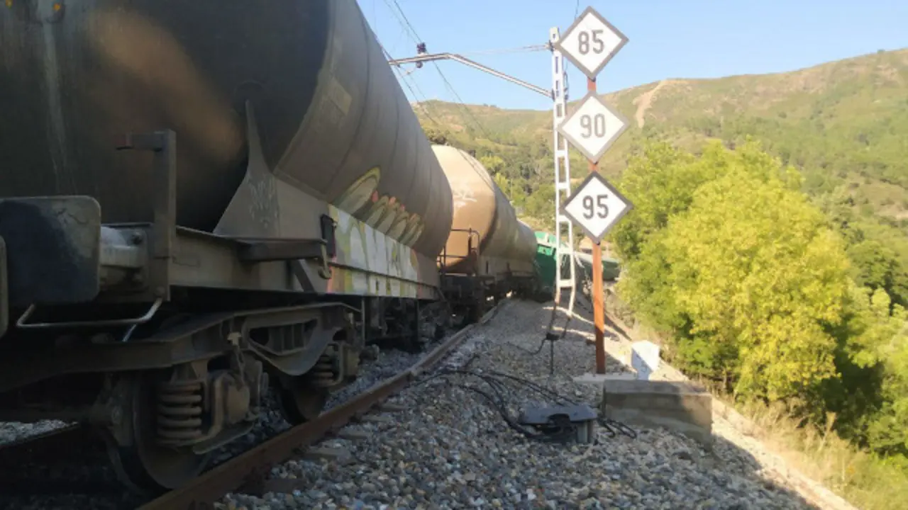 2e32b905-f9be-4c8c-8360-a68061414bea