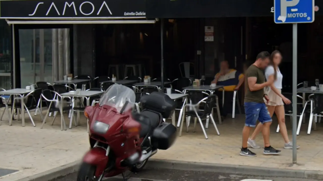 Entrada del pub donde trabaja el portero. GSV