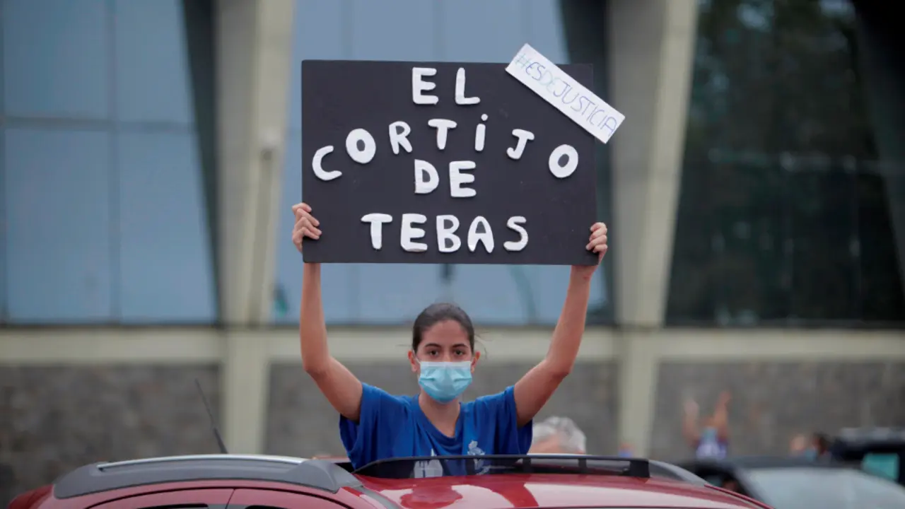 Los aficionados del Deportivo de la Coruña participaron este jueves en una manifestación para protestar contra la decisión de LaLiga, la RFEF y el CSD. CABALAR (EFE)