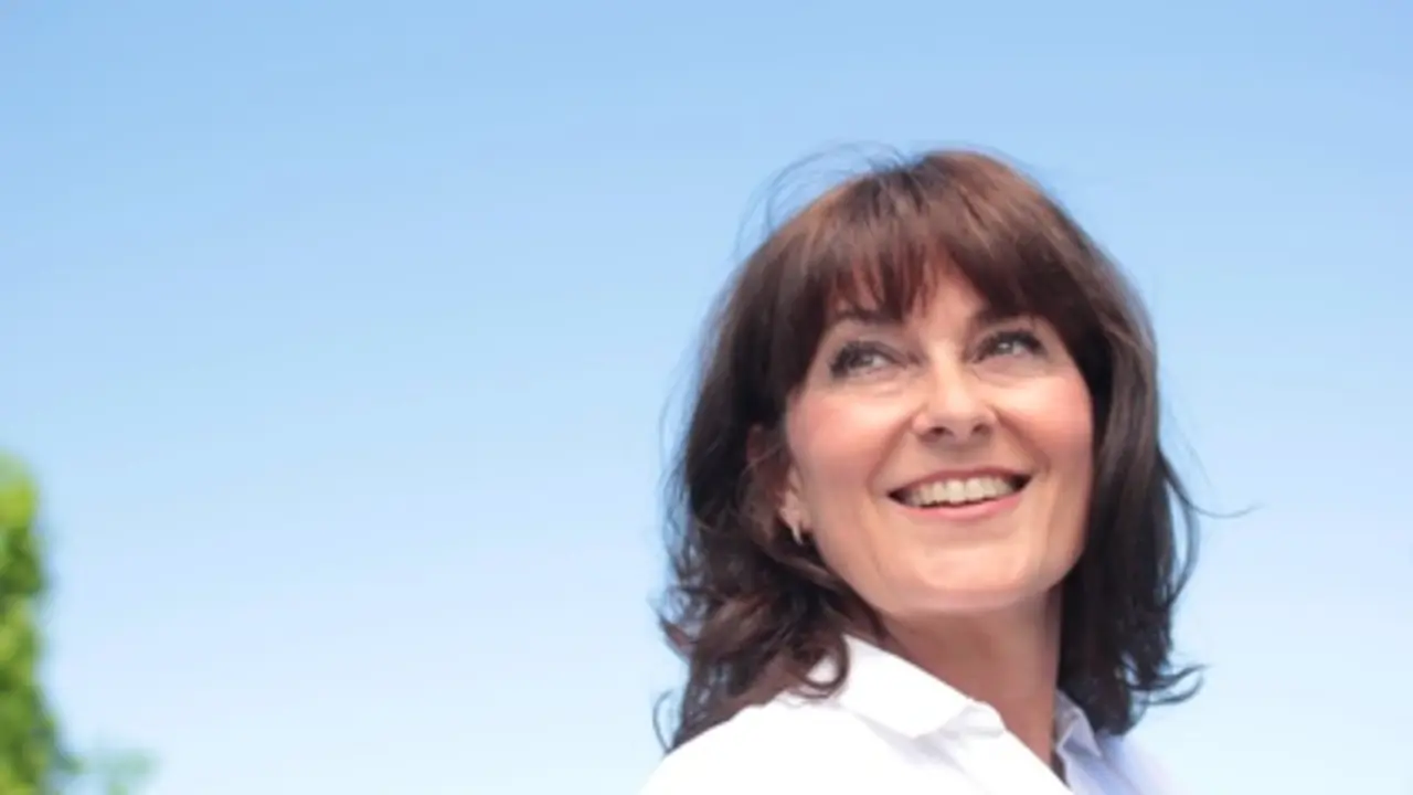 Estrella TAROTISTA la VIDENTE online y virtual