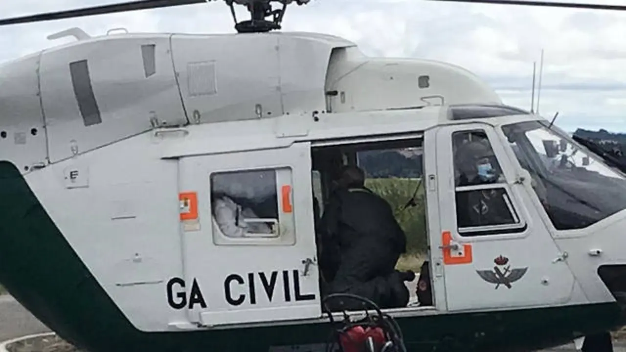 La subdelegada del Gobierno en A Coruña supervisa con la Guardia Civil el operativo elaborado de vigilancia medioambiental contra incendios. EFE