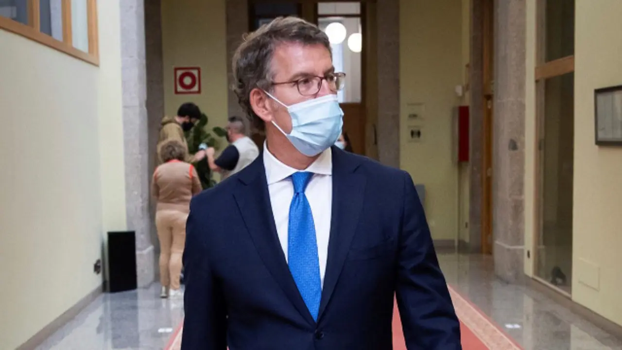 Núñez Feijóo en los pasillos del Parlamento ÓSCAR CORRAL