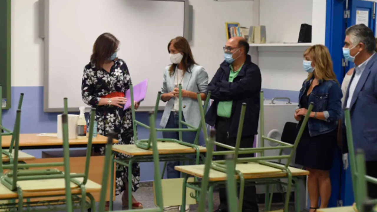 Carmen Pomar na súa visita ao CPI Cova Terreña de Baiona. XUNTA