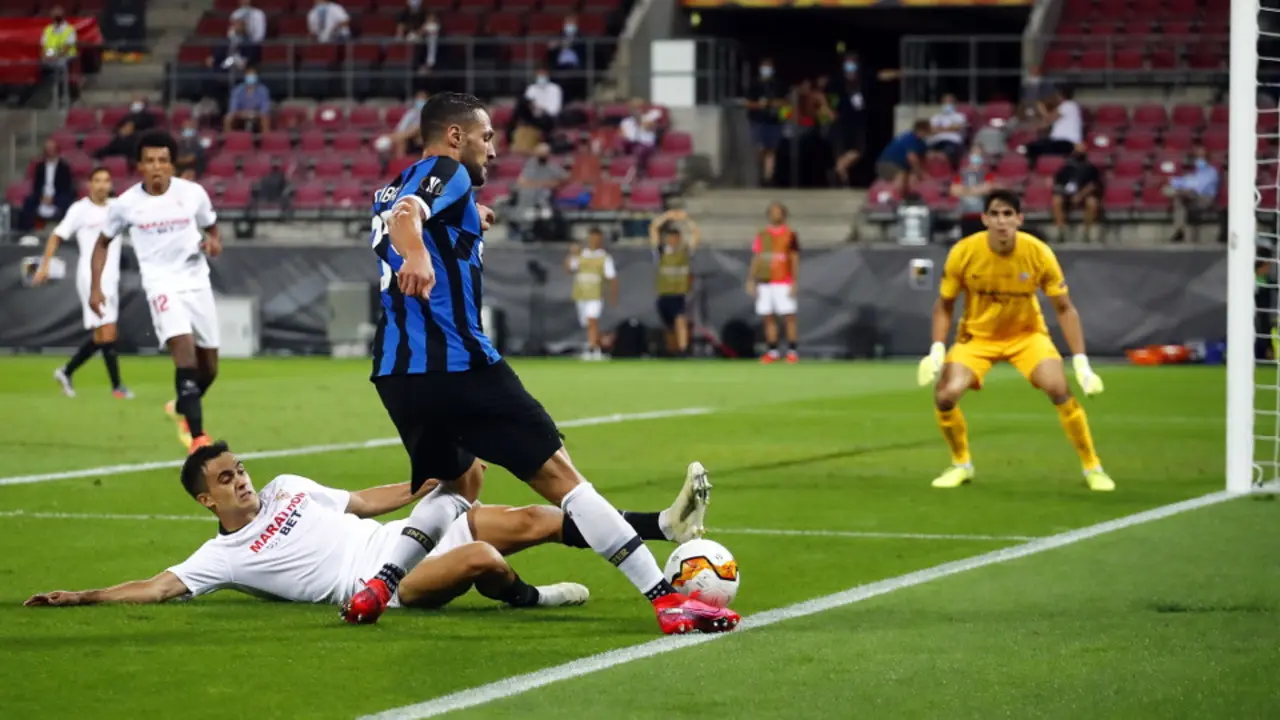 Un momento de la final de la Liga Europa en Colonia entre el Sevilla y el Inter de Milán. EFE