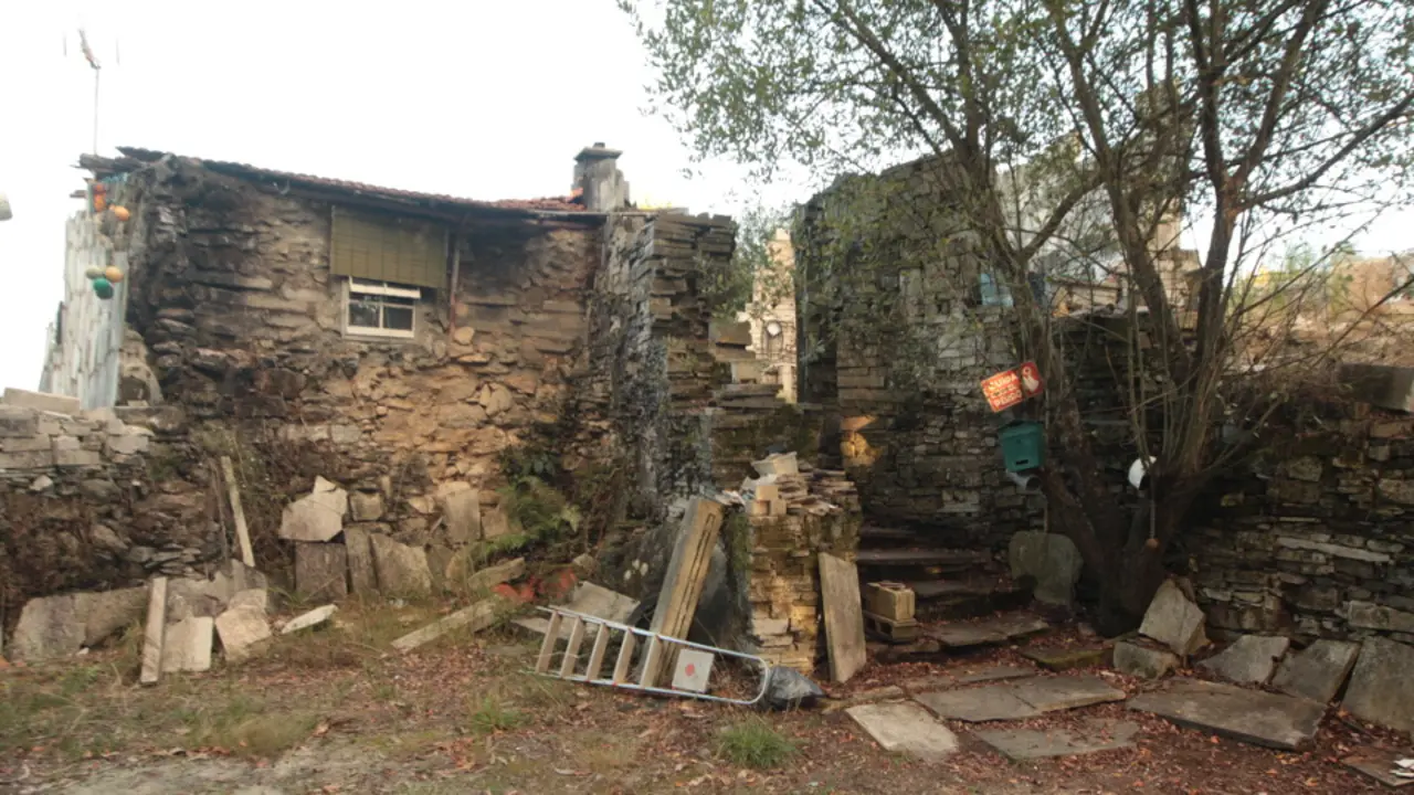 La infravivienda en la que tuvo lugar el doble crimen de Soutomaior. RAFA FARIÑA