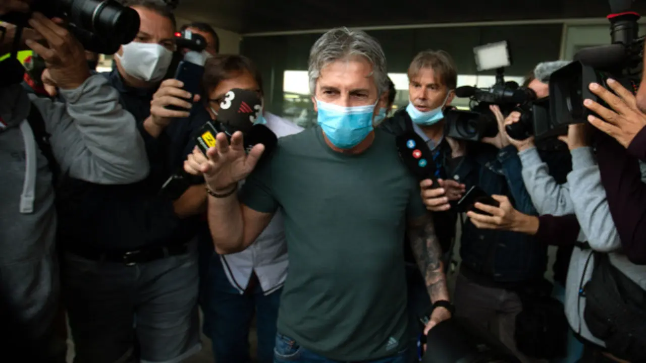 Jorge Messi, tras aterrizar en Barcelona. EFE