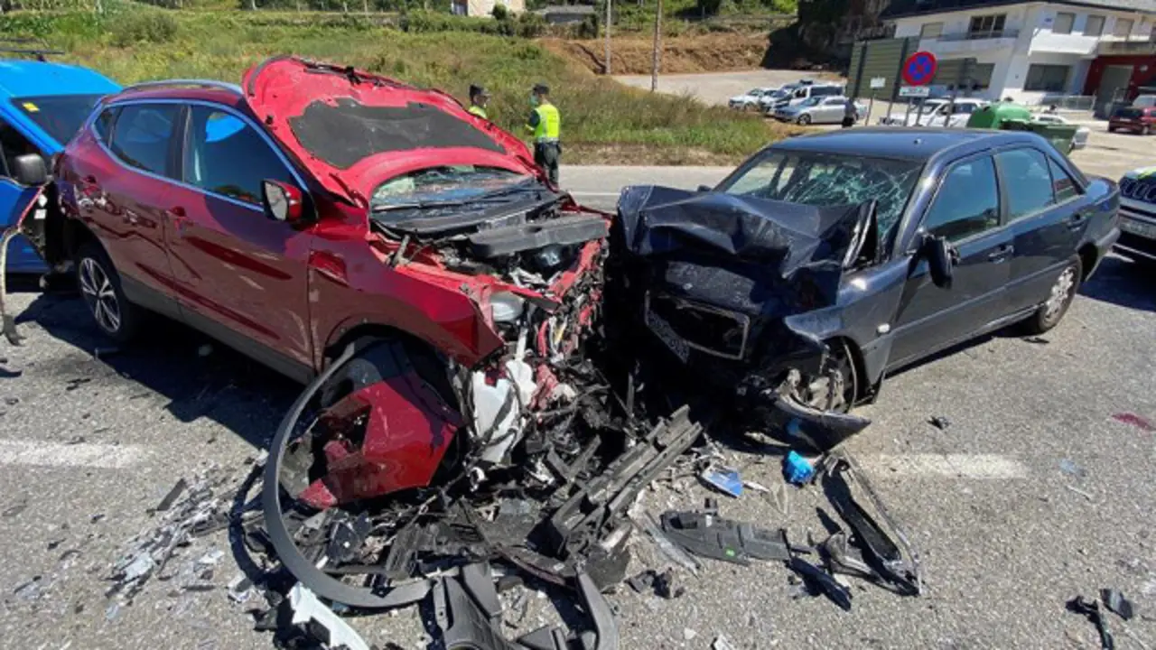 Los dos vehículos implicados en el accidente mortal de Mos. SXENICK