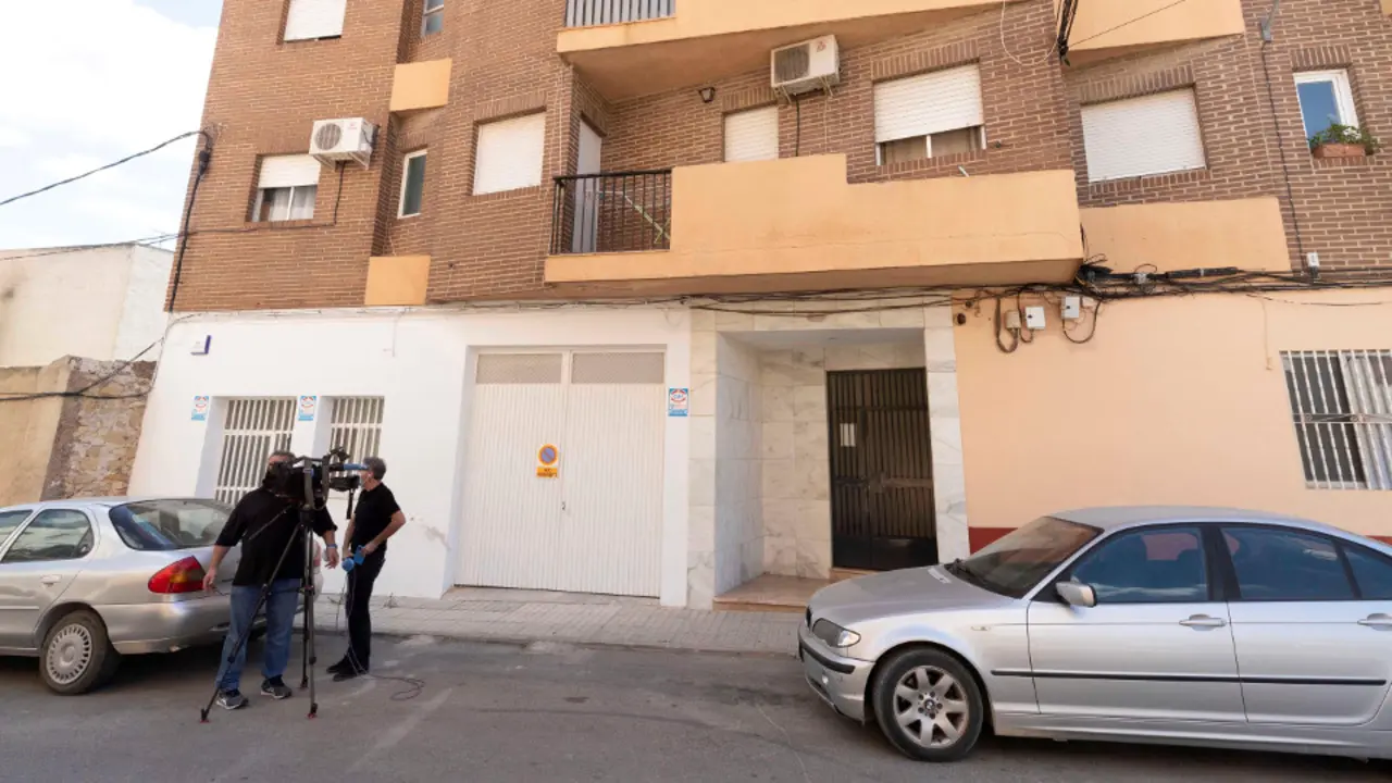 El edificio en el que se produjo el suceso, en Calasparra. EFE