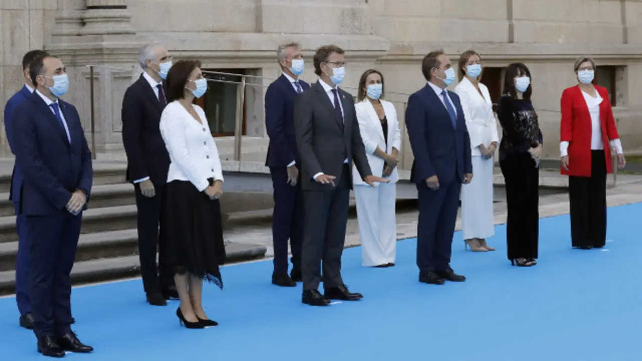 Núñez Feijóo preside la toma de posesión del nuevo gobierno. LAVANDEIRA JR (EFE)