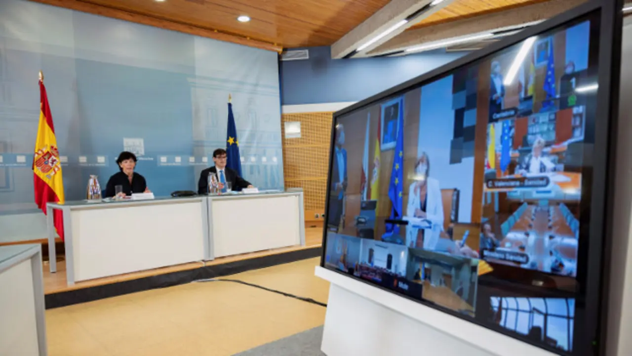 Celaá e Illa, durante su reunión de este jueves con las comunidades autónomas. EFE