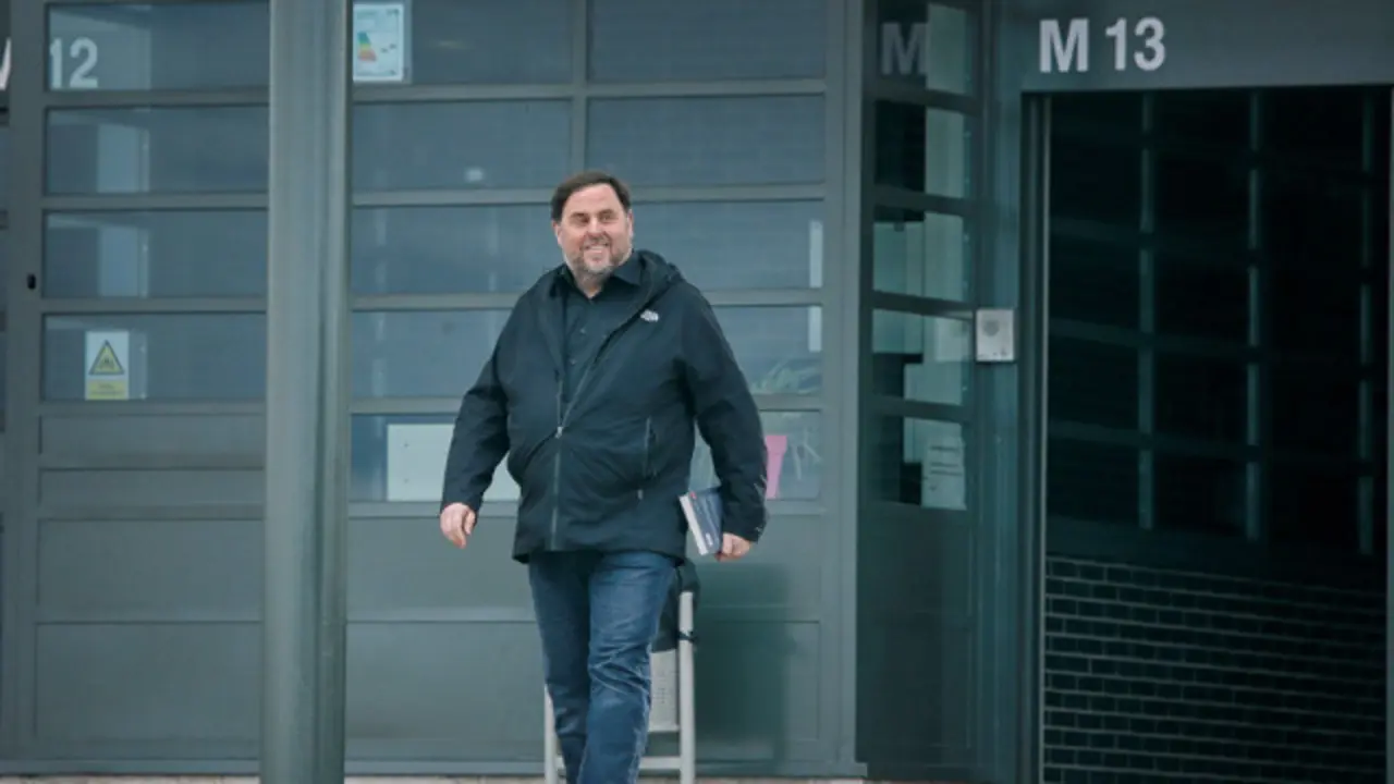 Oriol Junqueras, saliendo de la prisión de Lledoners para ejercer como docente. ARCHIVO