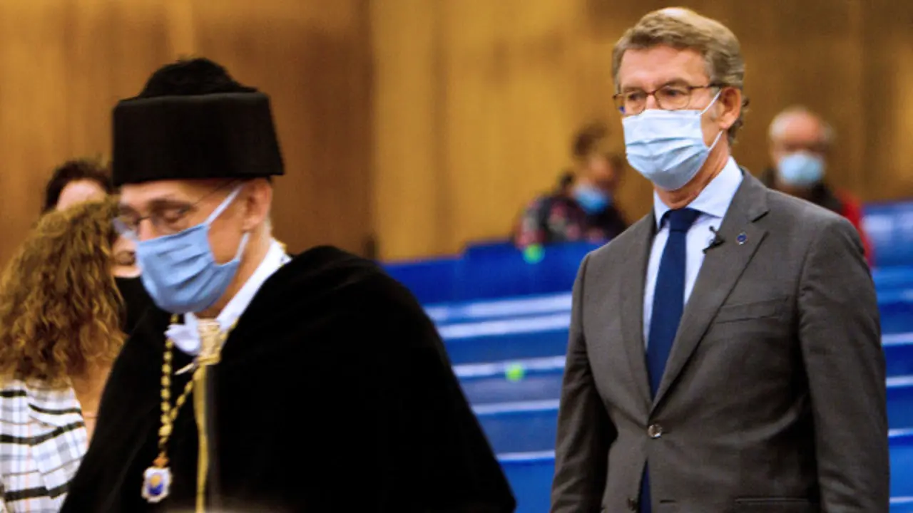 O presidente da Xunta, Alberto Núñez Feijóo e o reitor da UVigo, Manuel Reigosa. SALVADOR SAS (Efe)