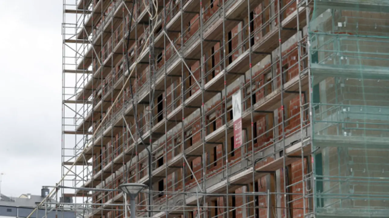 Un edificio en construcción. ARCHIVO