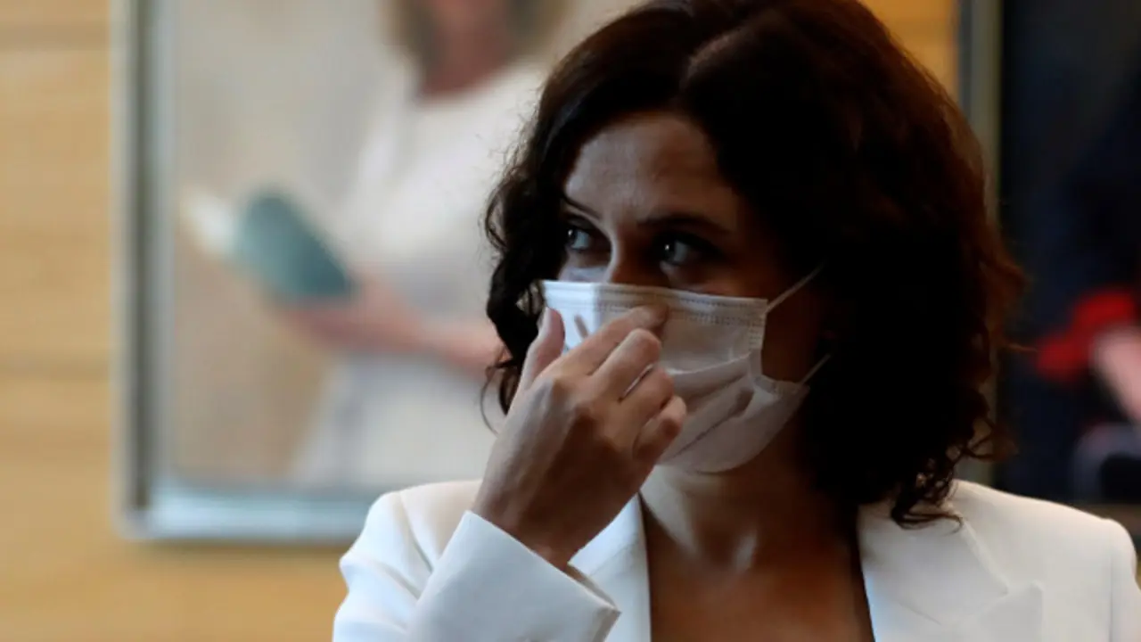 Ayuso, con mascarilla. CHEMA MOYA.