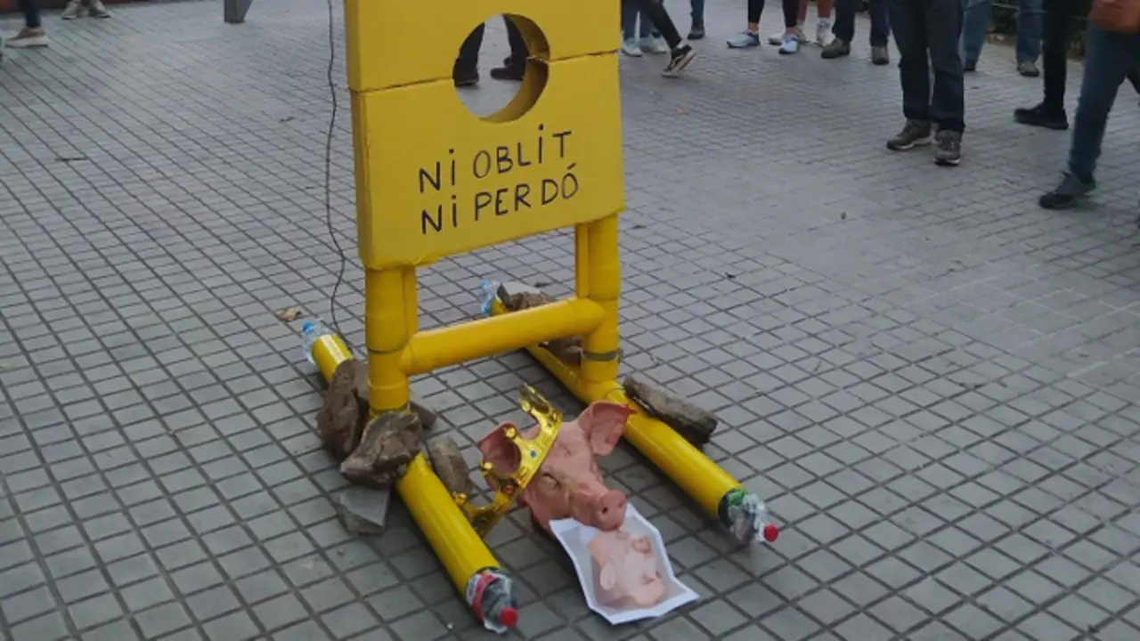 La guillotina colocada por los CDR. EFE