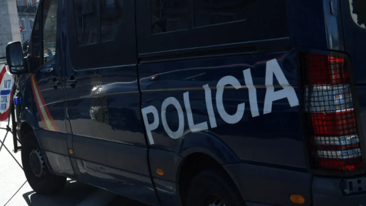 Una furgoneta de la Policía. EFE