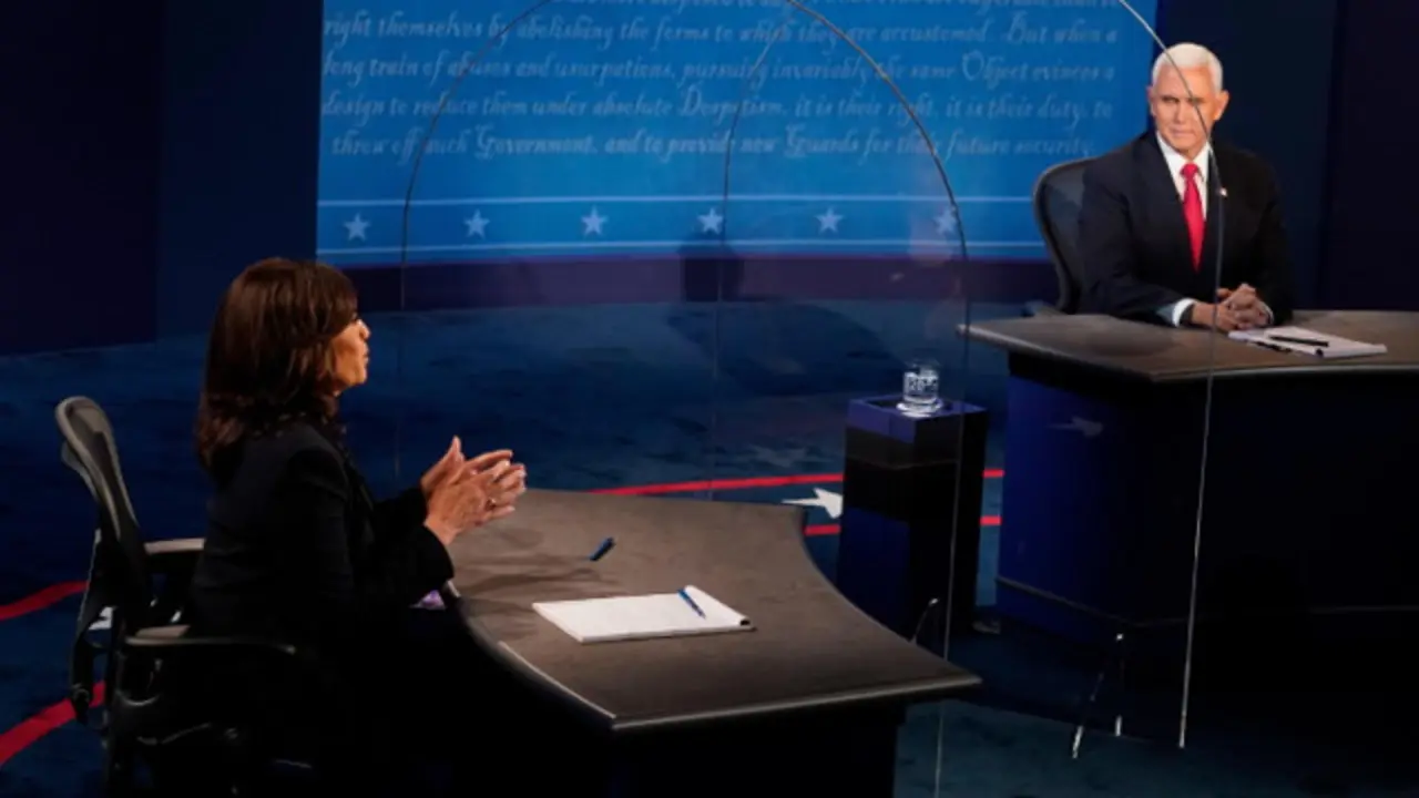 Harris, Pence y la barrera de plexigás. MORRY GASH