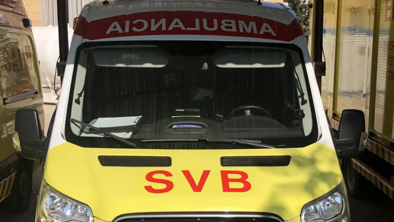 Una ambulancia acudió al lugar. EFE