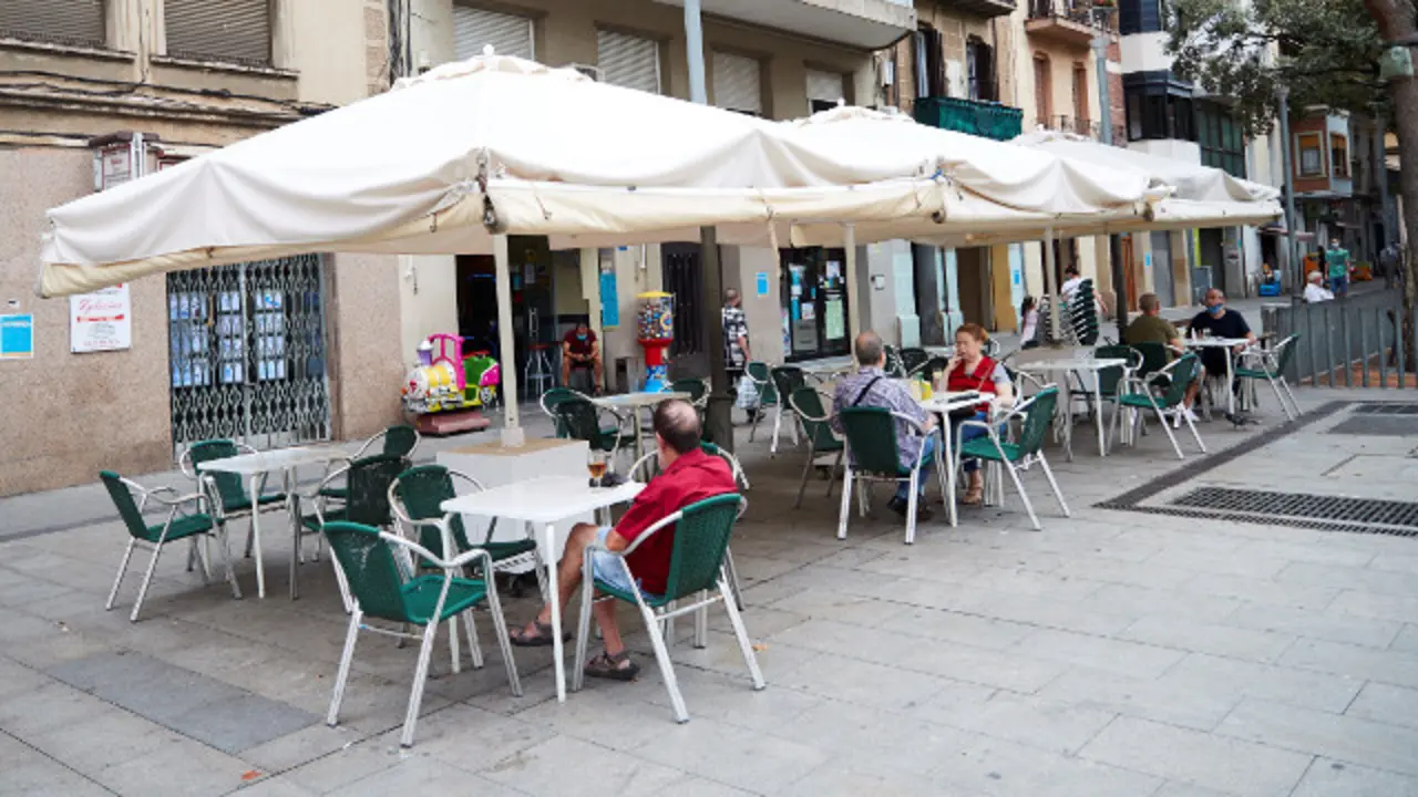 Aspecto dunha terraza no barrio da Torrassa de L&#39;Hospitalet. EFE