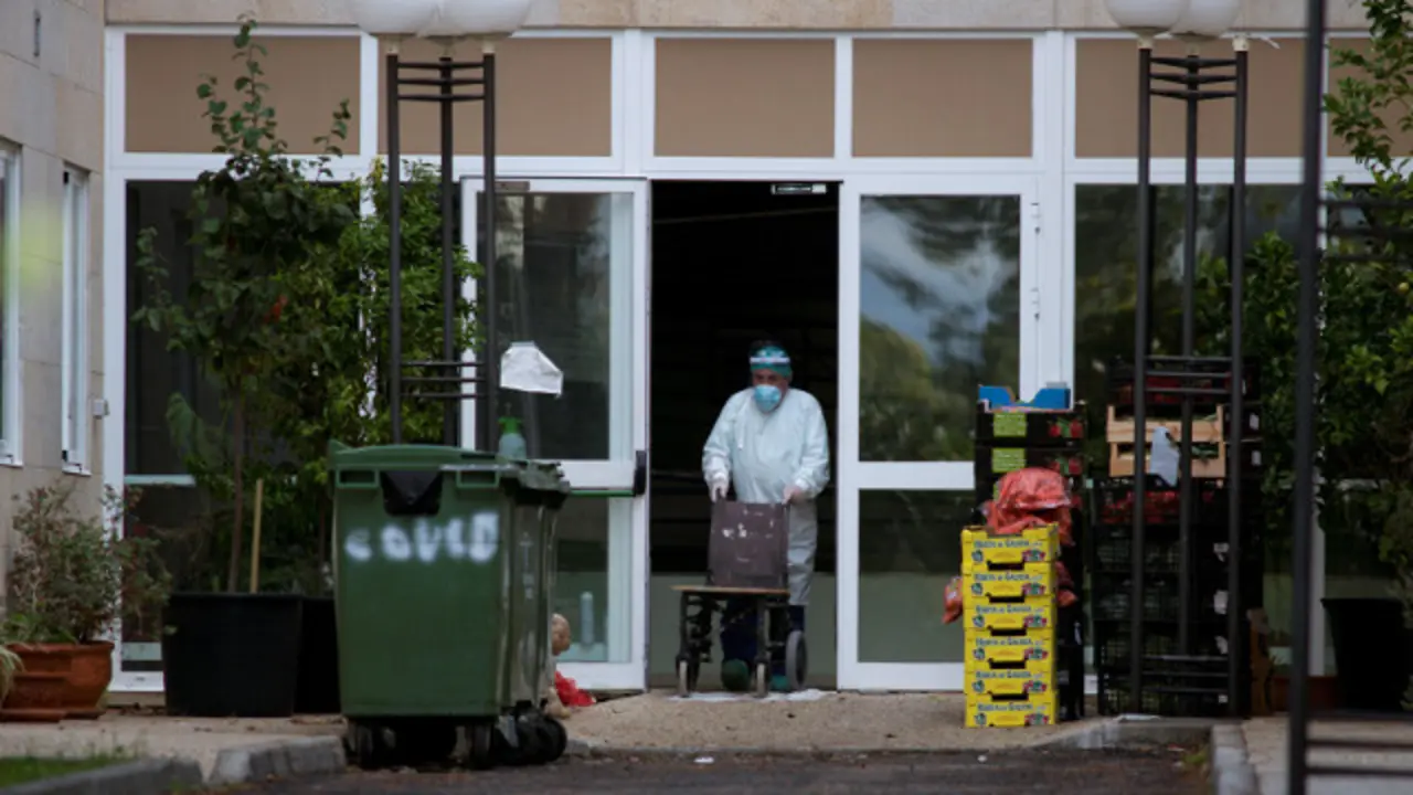 Unha entrada da residencia Os Gozos. BRAIS LORENZO