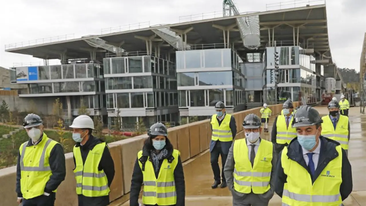 Vistia ás obras do edificio Fontán. EFE