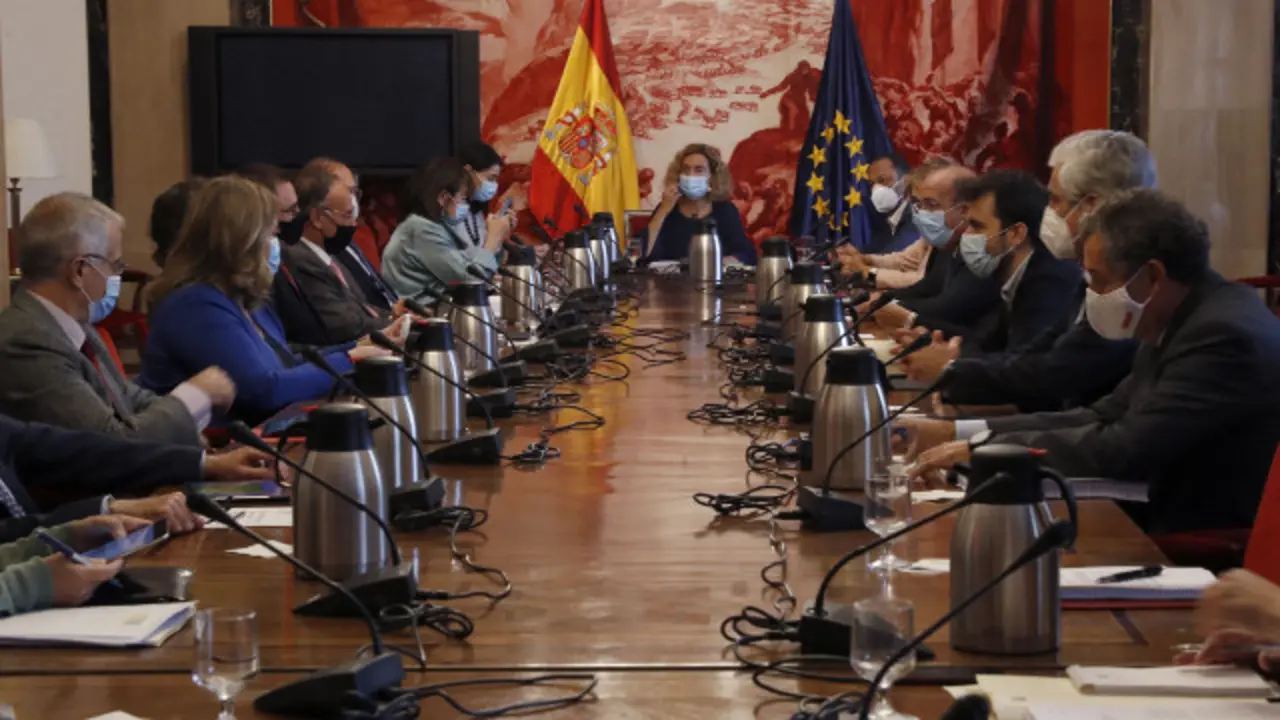 Meritxell Batet, durante a reunión conxunta das Mesas do Congreso  e do Senado. EFE
