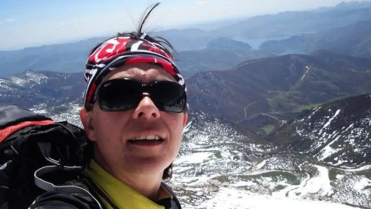 Araceli Oubiña, durante una de sus escaladas. AECC