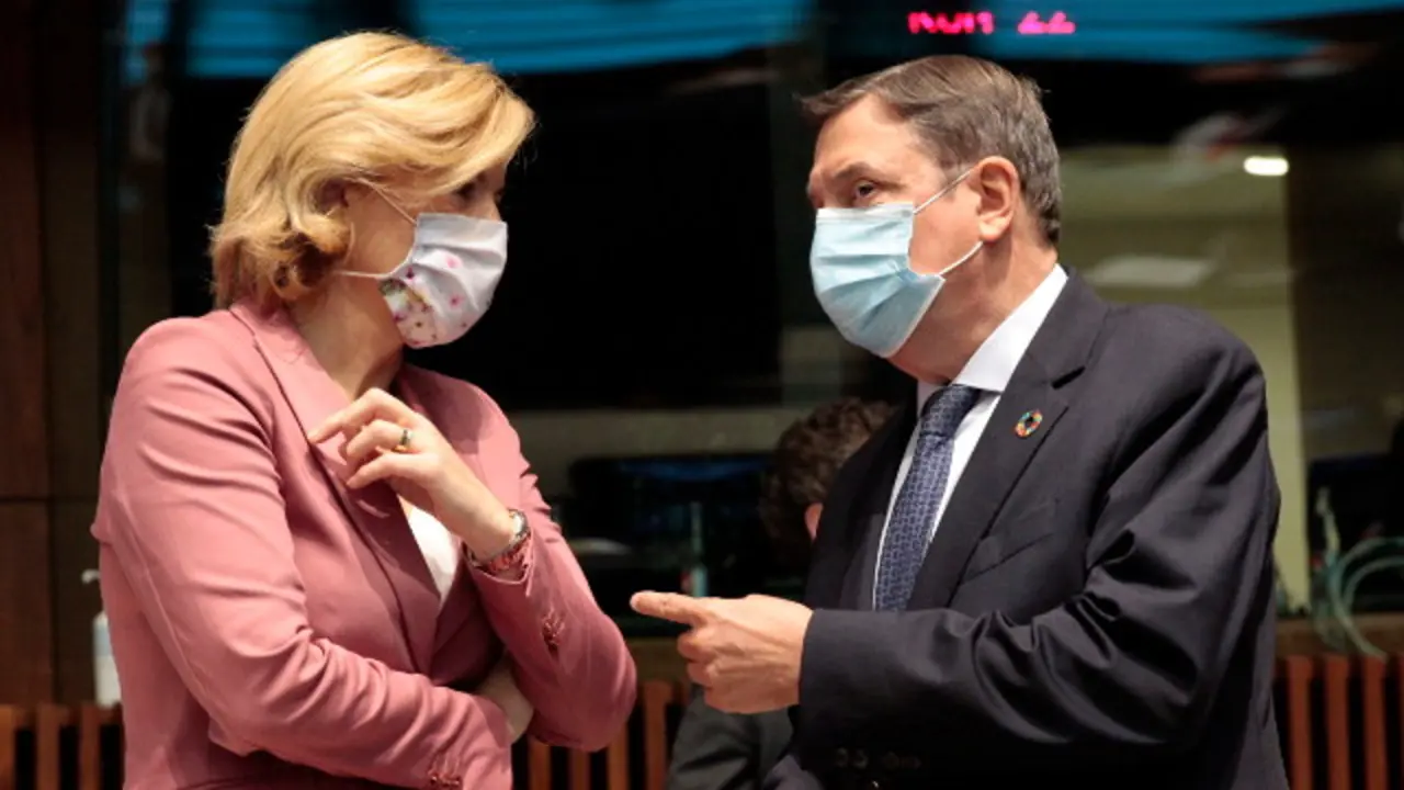 Planas junto a la ministra alemana de Agricultura en Luxemburgo. EFE